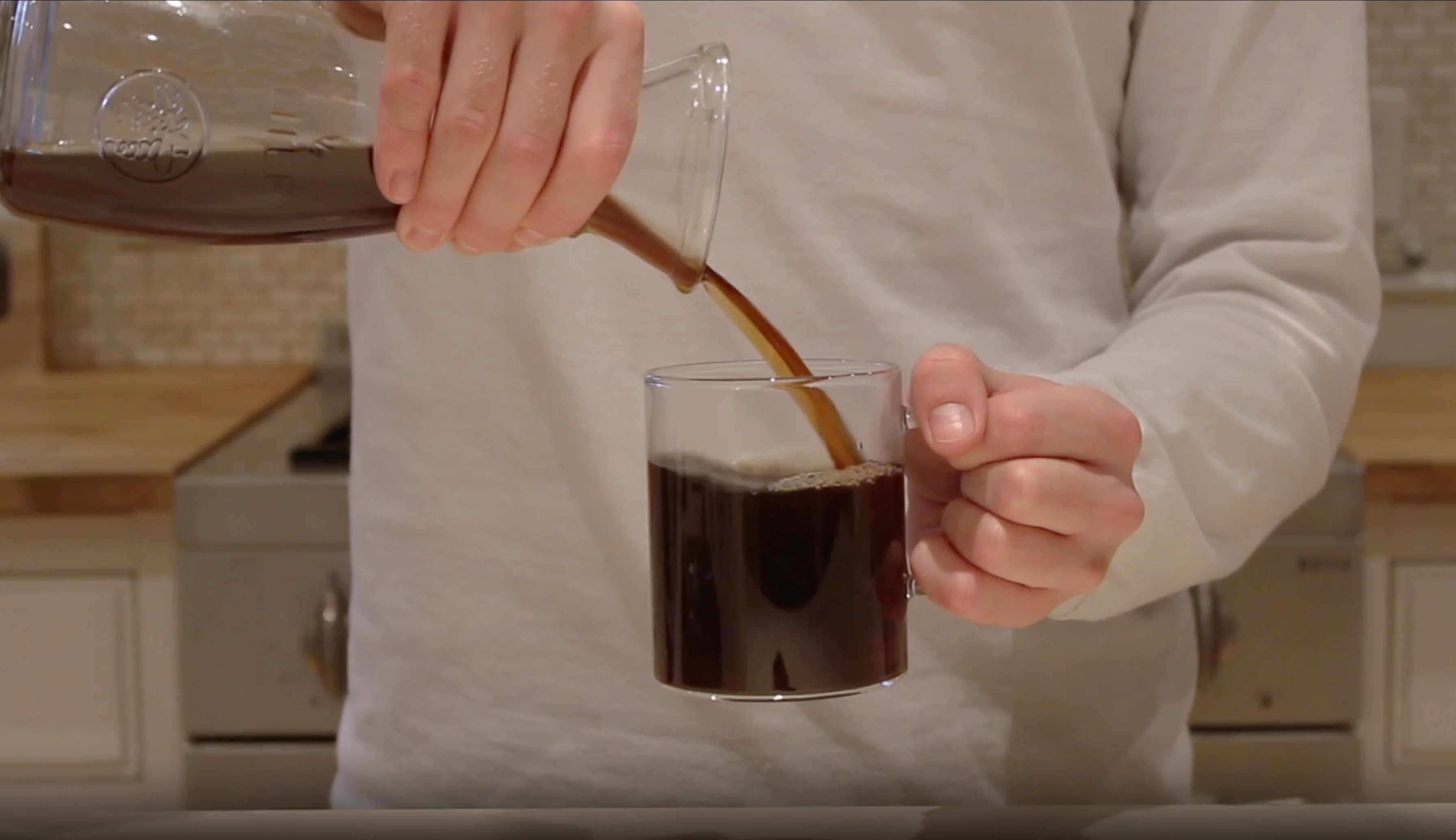 Load video: Video tutorial showing how to brew coffee using the ACE Brewer with the Steep &amp; Filter® method, featuring organic cotton filter and step-by-step pour-over process.